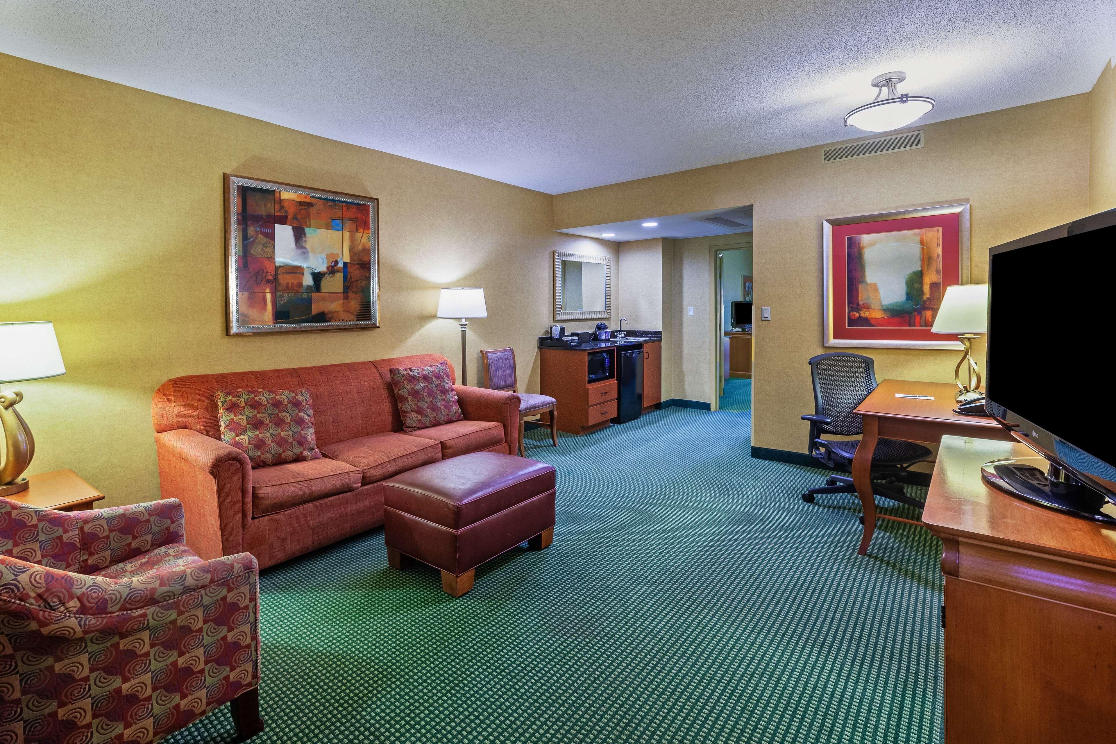Embassy Suites By Hilton Greensboro Airport Exterior foto