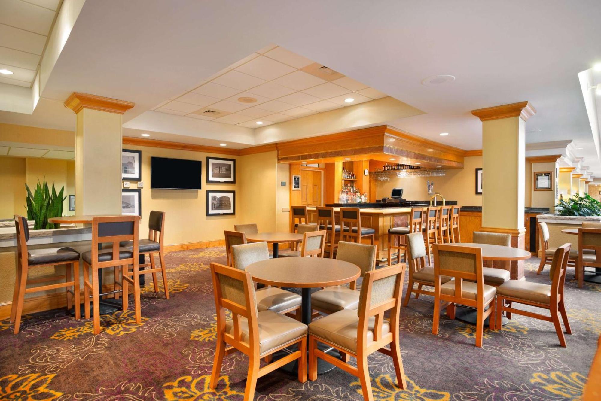 Embassy Suites By Hilton Greensboro Airport Exterior foto