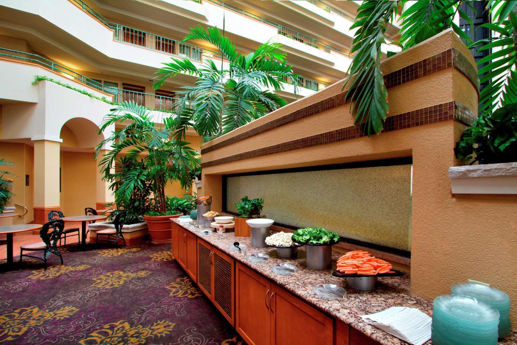 Embassy Suites By Hilton Greensboro Airport Exterior foto